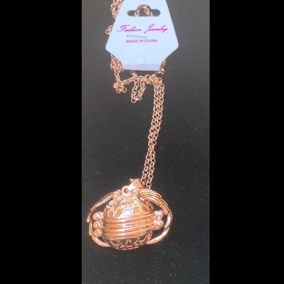 Rose Gold Angel Wings Photo Ball, Locket. Holds 4 Photos. New - Picture 7 of 7